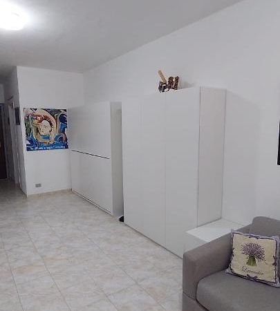 Ampio Monolocale Con Terrazzo - A 2 Passi Dal Mare Apartamento Latte Exterior foto