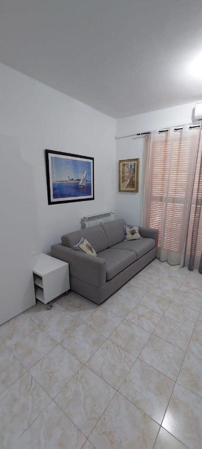 Ampio Monolocale Con Terrazzo - A 2 Passi Dal Mare Apartamento Latte Exterior foto