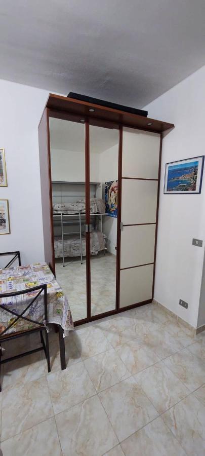 Ampio Monolocale Con Terrazzo - A 2 Passi Dal Mare Apartamento Latte Exterior foto