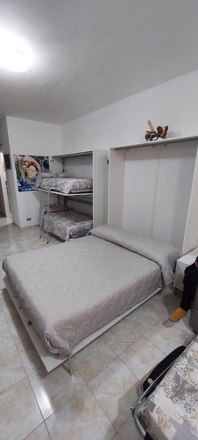 Ampio Monolocale Con Terrazzo - A 2 Passi Dal Mare Apartamento Latte Exterior foto