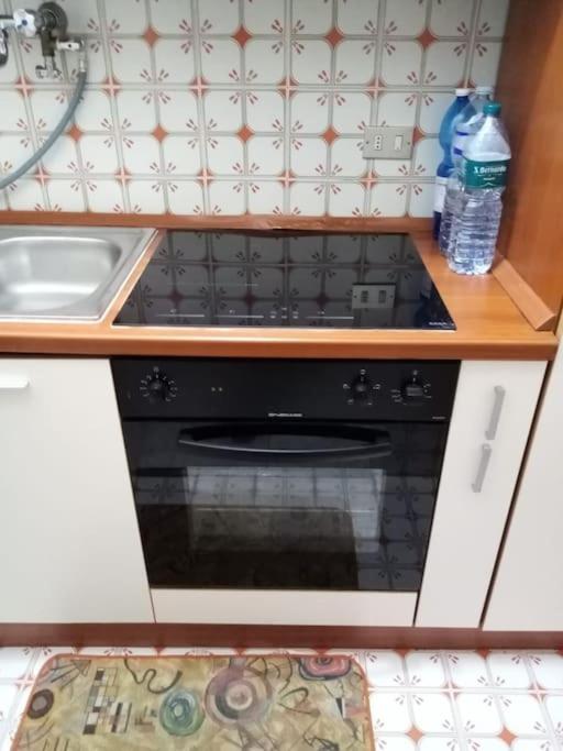 Ampio Monolocale Con Terrazzo - A 2 Passi Dal Mare Apartamento Latte Exterior foto