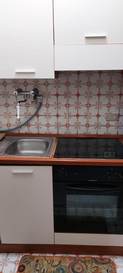 Ampio Monolocale Con Terrazzo - A 2 Passi Dal Mare Apartamento Latte Exterior foto